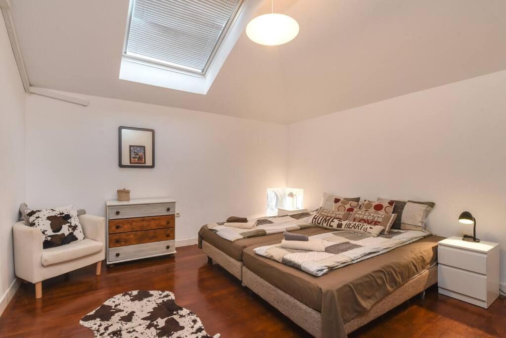 Spacious And Cozy 3 Bedroom Apartment In Downtown صوفيا المظهر الخارجي الصورة