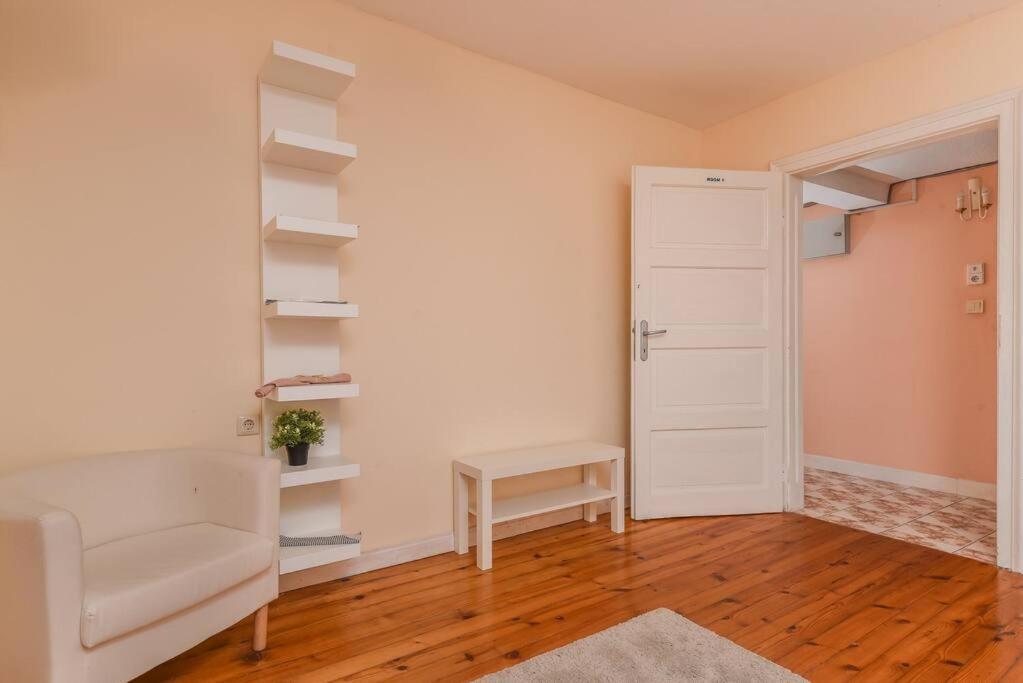 Spacious And Cozy 3 Bedroom Apartment In Downtown صوفيا المظهر الخارجي الصورة